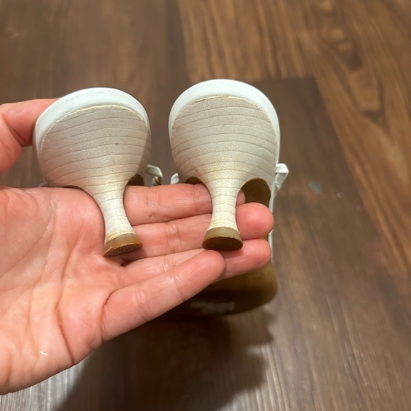 Manolo Blahnik White Thong Metal/Jeweled Heels Size 36.5 - Picture 8 of 12